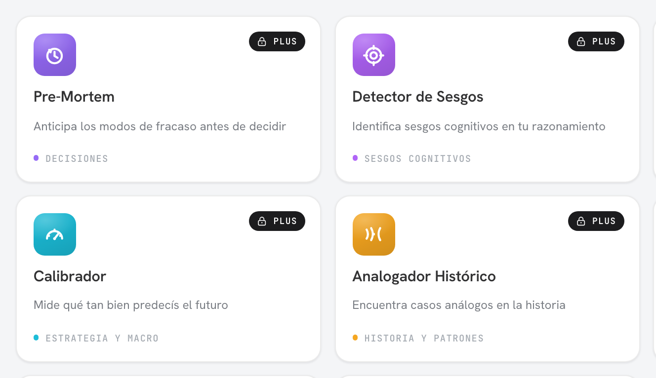 Chips reales dentro de INCA: Pre-Mortem, Detector de Sesgos, Calibrador y Analogador Histórico, cada uno con su familia y nivel.